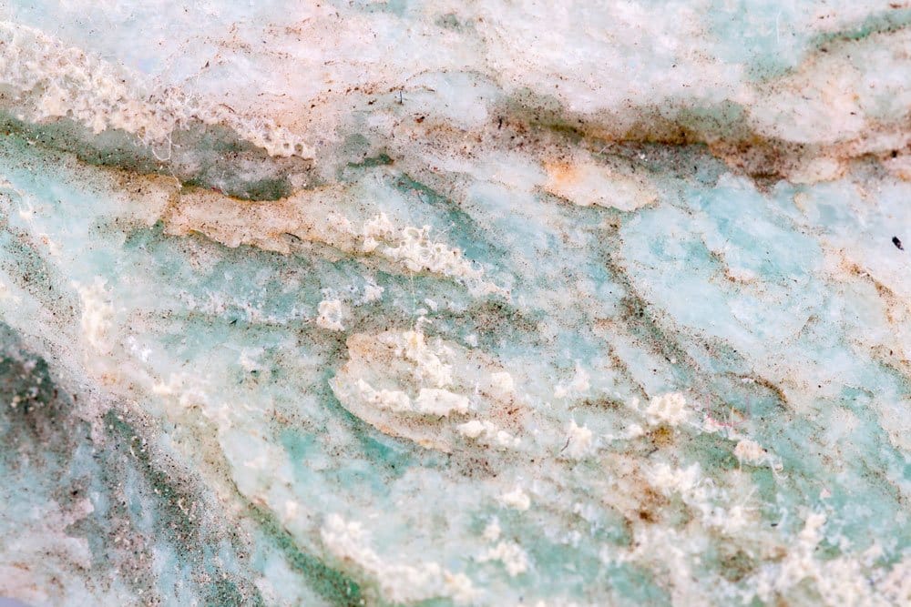 Amazonite, vert d'eau veiné de blanc