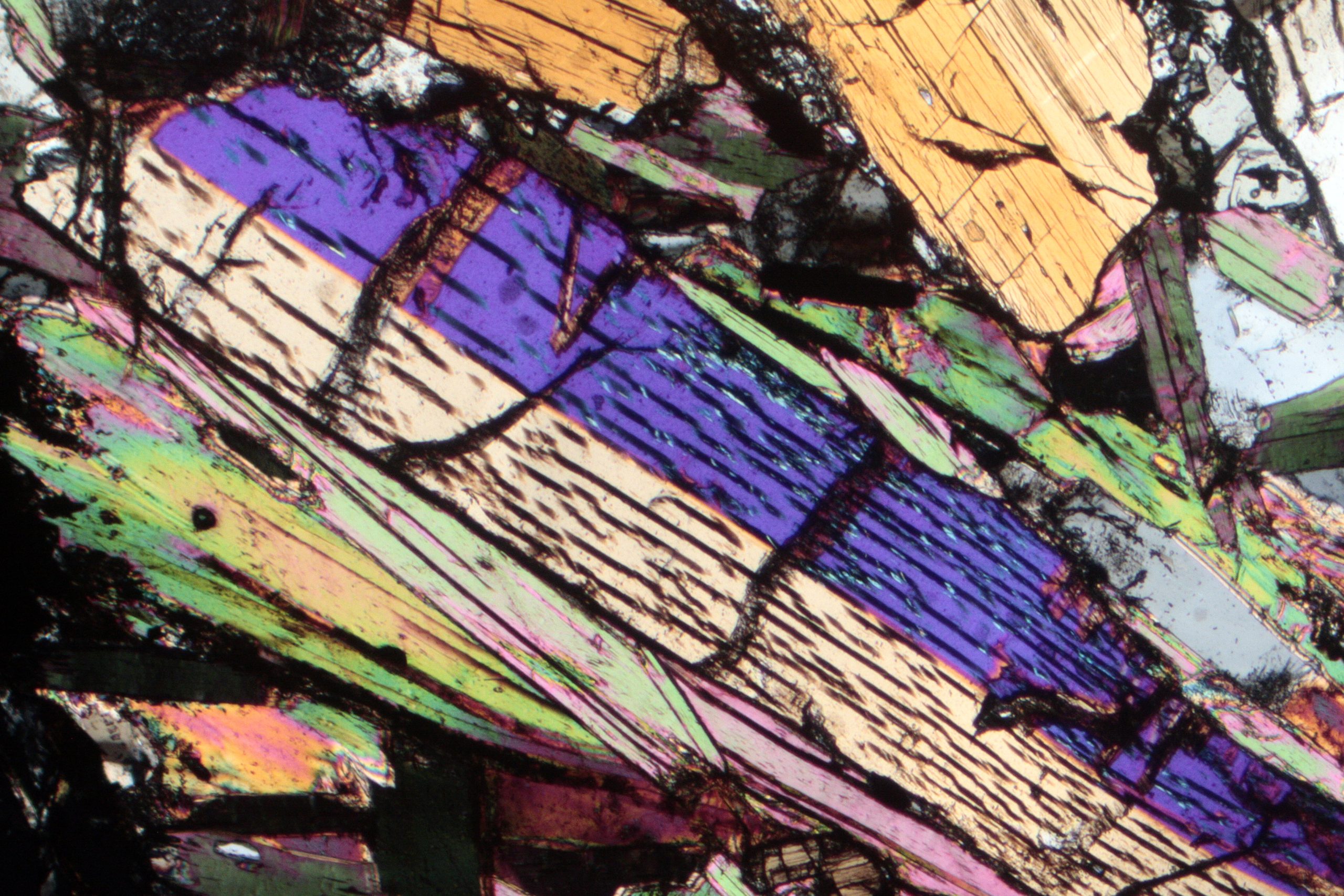 Cyanite bleue (disthène), lames bleu vif