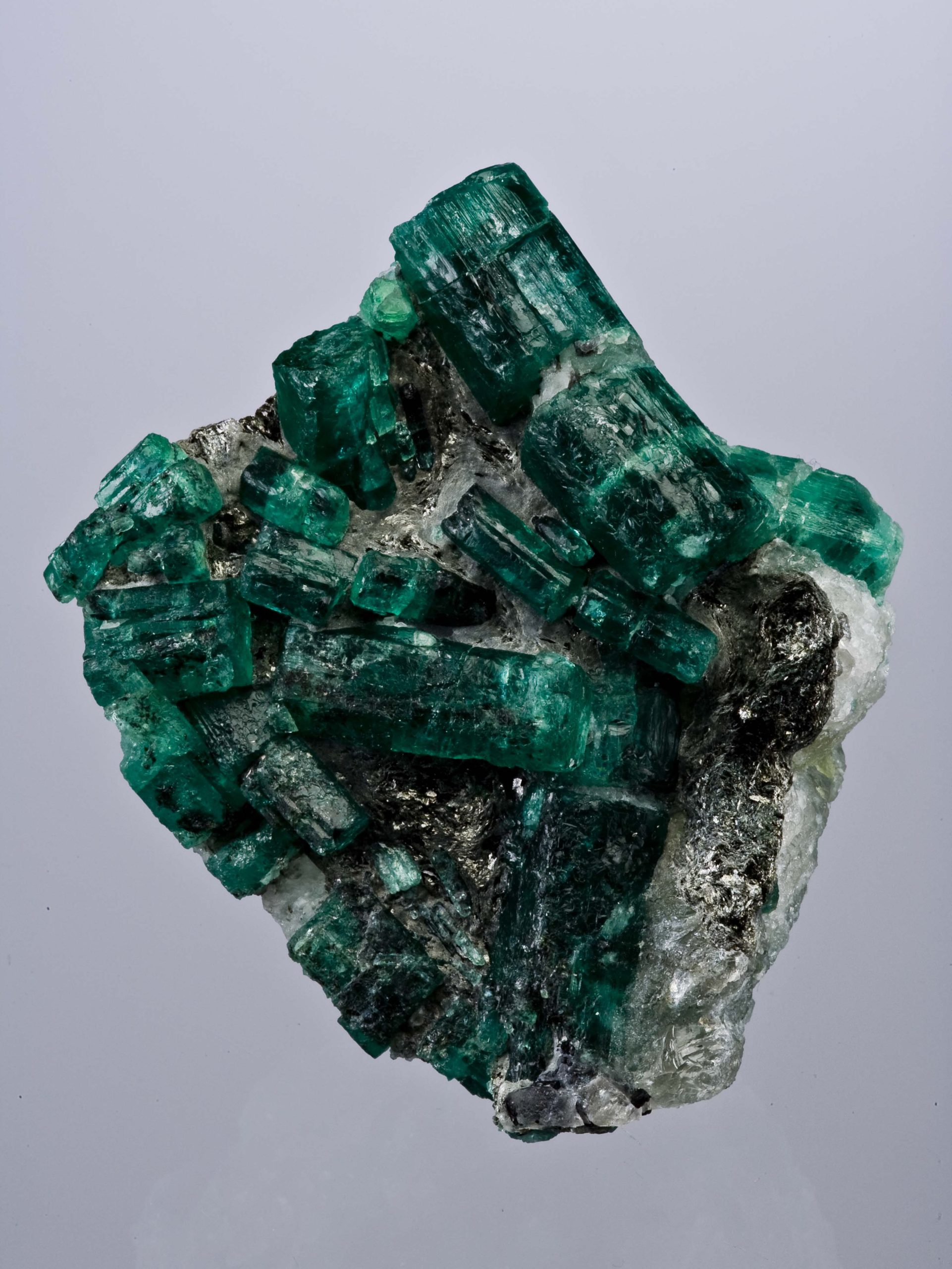 Émeraude, béryl vert sur gangue de quartz