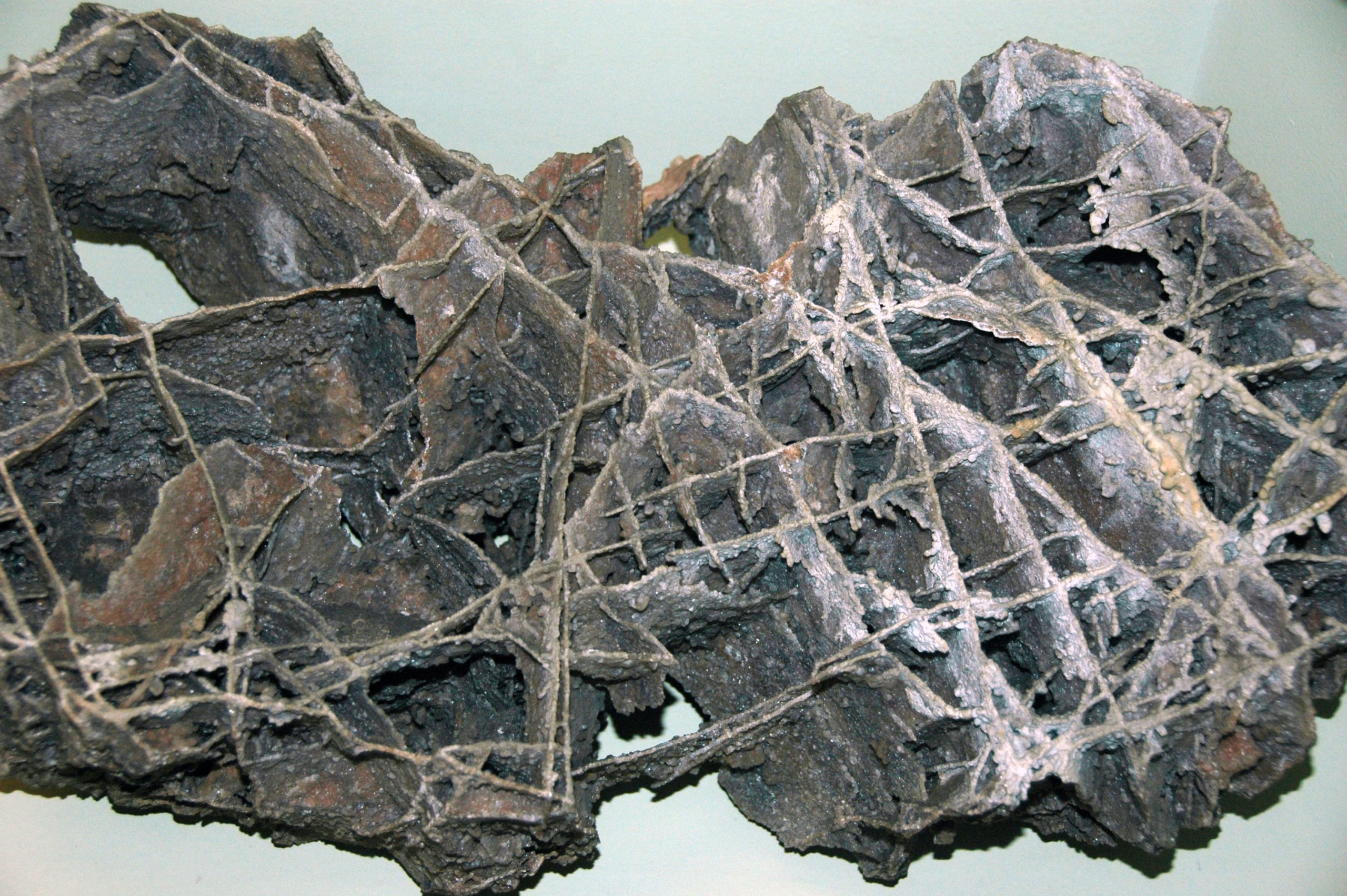 Boxwork de calcite tapissant une paroi de Wind Cave, Dakota du Sud